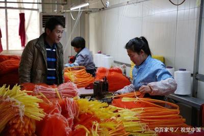 35岁小伙农村开工厂创业,产品卖到日本韩国,年销1000万全村沾光